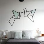Des stickers en forme d’origami sur le mur de votre chambre